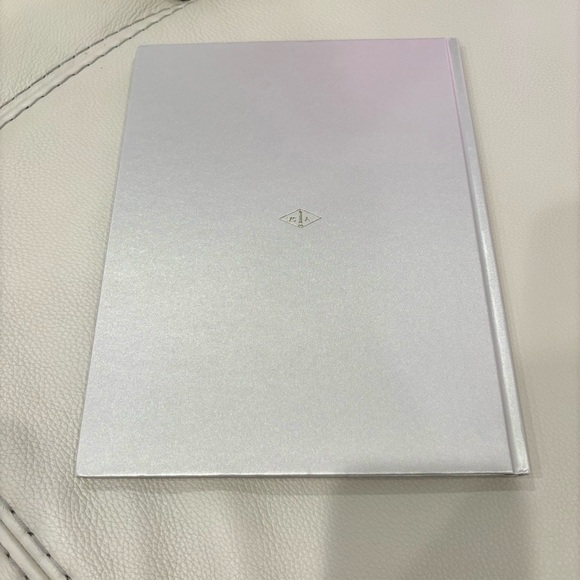 Van Cleef & Arpels Hardcover Jewel Collection Book Catalog - Picture 8 of 8